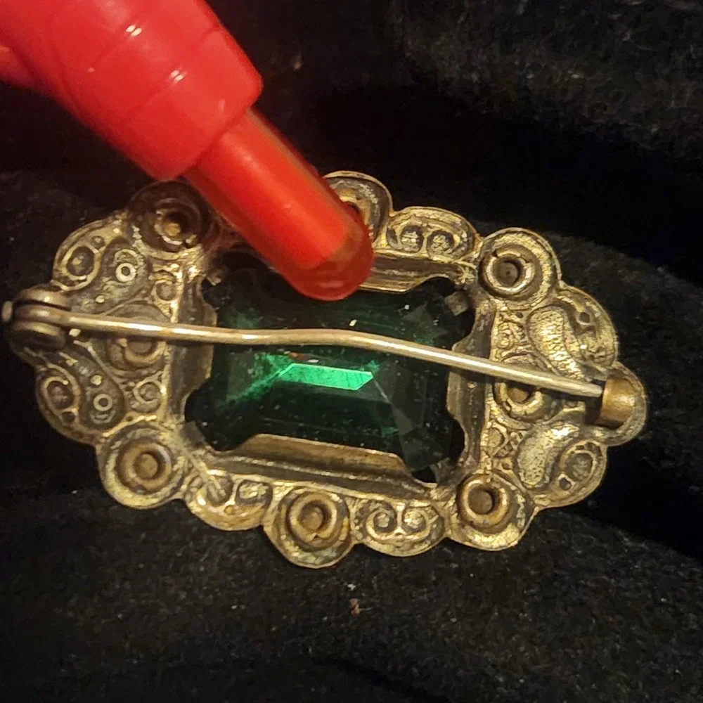 Vintage Antique Gold Tone Multi‎ Color Rhinestone Brooch Emerald Green Center